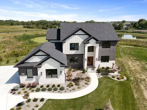 515 Meadow Brooke Ln, Dyer, IN 46311