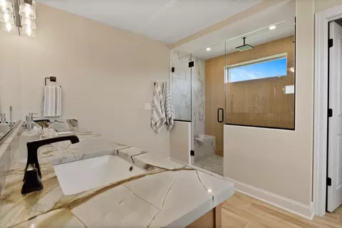 Bath - 515 Meadow Brooke Ln, Dyer, IN 46311 photo 2 of 11