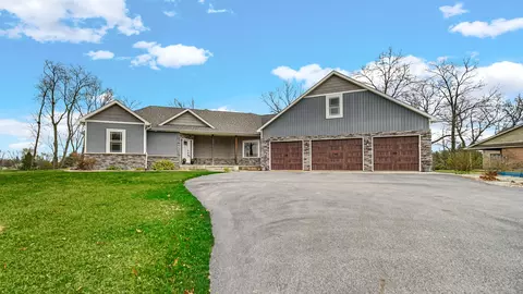 10427 N 600, De Motte, IN 46310