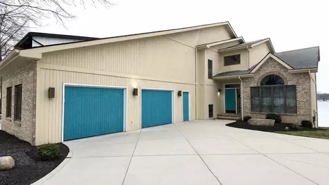 2480 E Lakeshore Dr, Crown Point, IN 46307