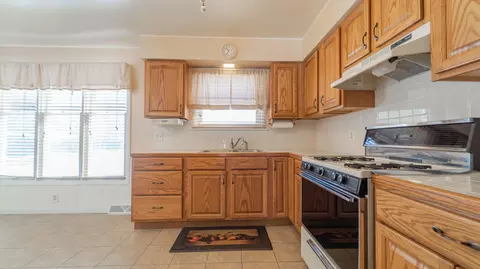 Kitchen - 9441 S State Line Rd, Dyer, IN 46311 photo 4 of 8