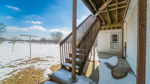 Exterior - 9441 S State Line Rd, Dyer, IN 46311 photo 4 of 5
