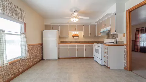 Kitchen - 9441 S State Line Rd, Dyer, IN 46311 photo 7 of 8