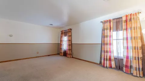 Living - 9441 S State Line Rd, Dyer, IN 46311 photo 3 of 5