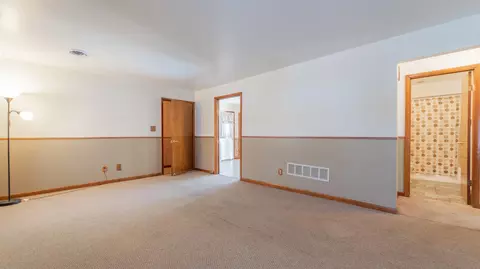 Living - 9441 S State Line Rd, Dyer, IN 46311 photo 4 of 5