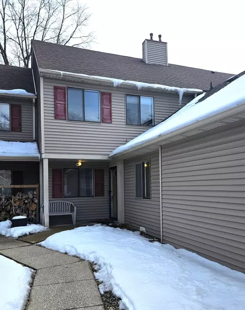 2105 Dogwood Ln, Chesterton, IN 46304