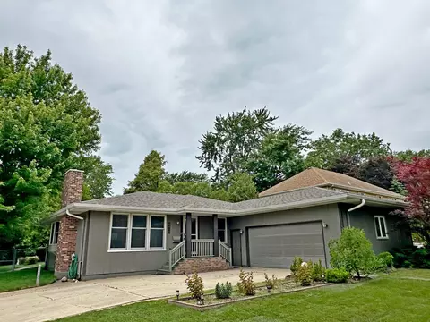 8440 Van Buren Ct, Munster, IN 46321