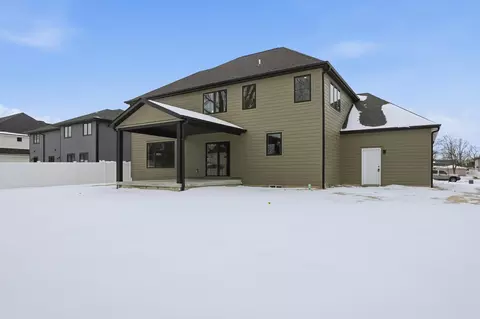 Exterior - 8201 Castle Dr, Munster, IN 46321 photo 4 of 5