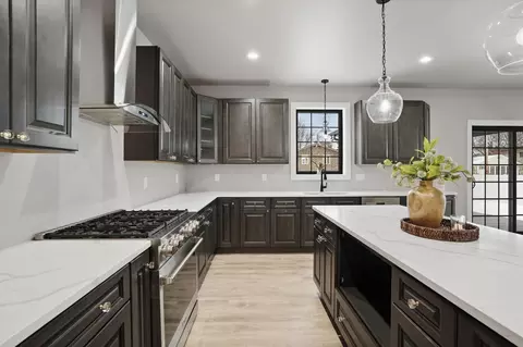Kitchen - 8201 Castle Dr, Munster, IN 46321 photo 2 of 5