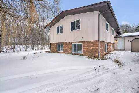 831 Opal Dr, Valparaiso, IN 46383