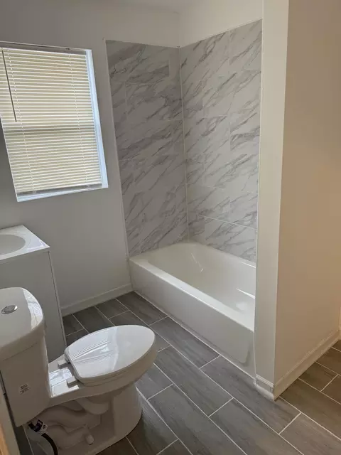Bath - 634 Kentucky St, Gary, IN 46402 photo 1 of 2