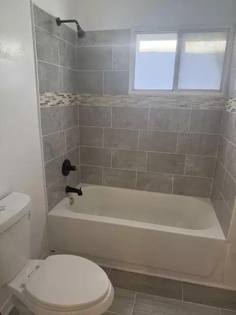 Bath - 634 Kentucky St, Gary, IN 46402 photo 2 of 2