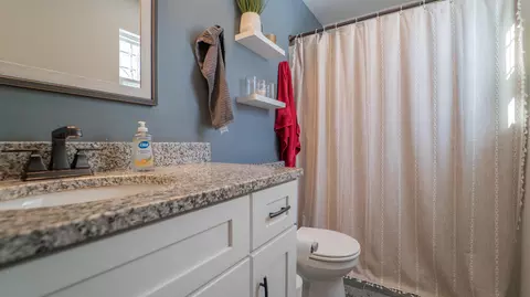 Bath - 695 Cross Meadows Dr, Valparaiso, IN 46385 photo 3 of 3