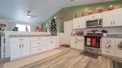 Kitchen - 695 Cross Meadows Dr, Valparaiso, IN 46385 photo 1 of 4
