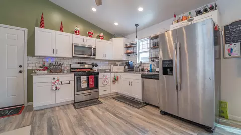 Kitchen - 695 Cross Meadows Dr, Valparaiso, IN 46385 photo 2 of 4