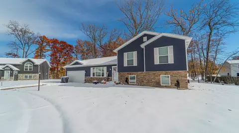 Exterior - 695 Cross Meadows Dr, Valparaiso, IN 46385 photo 2 of 6