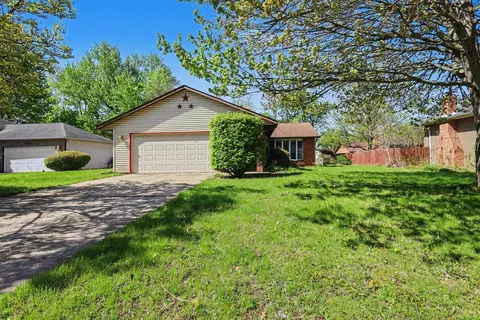1624 Fox Point Dr, Chesterton, IN 46304