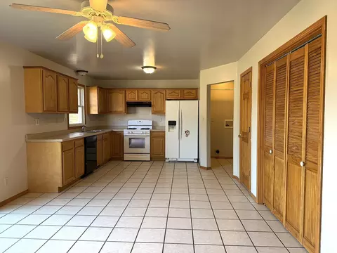 Kitchen - 9103 Estates Dr, De Motte, IN 46310 photo 3 of 3