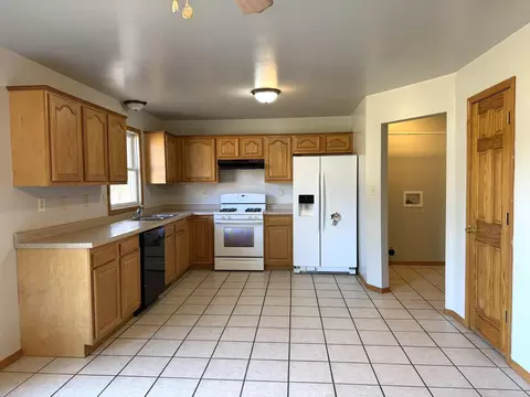 Kitchen - 9103 Estates Dr, De Motte, IN 46310 photo 2 of 3