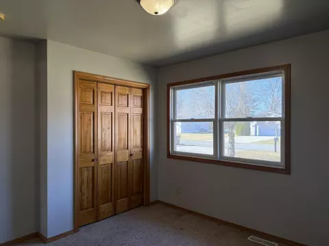 Bedroom - 9103 Estates Dr, De Motte, IN 46310 photo 7 of 8