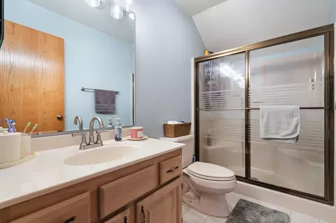 Bath - 1555 Maumee Dr, Valparaiso, IN 46385 photo 3 of 3