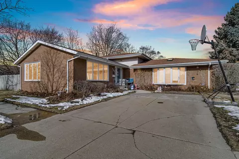 8796 Madison Ave, Munster, IN 46321