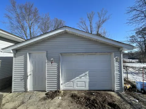 Exterior - 332 Maple St, Crown Point, IN 46307 photo 4 of 6