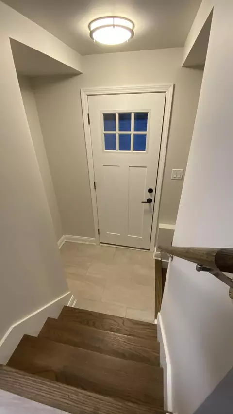 Entry Way - 408 N Griffith Blvd, Griffith, IN 46319 photo 2 of 4