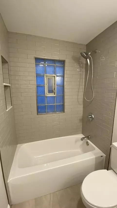 Bath - 408 N Griffith Blvd, Griffith, IN 46319 photo 5 of 16