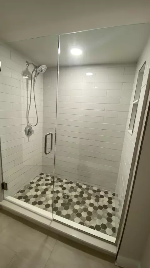 Bath - 408 N Griffith Blvd, Griffith, IN 46319 photo 1 of 16