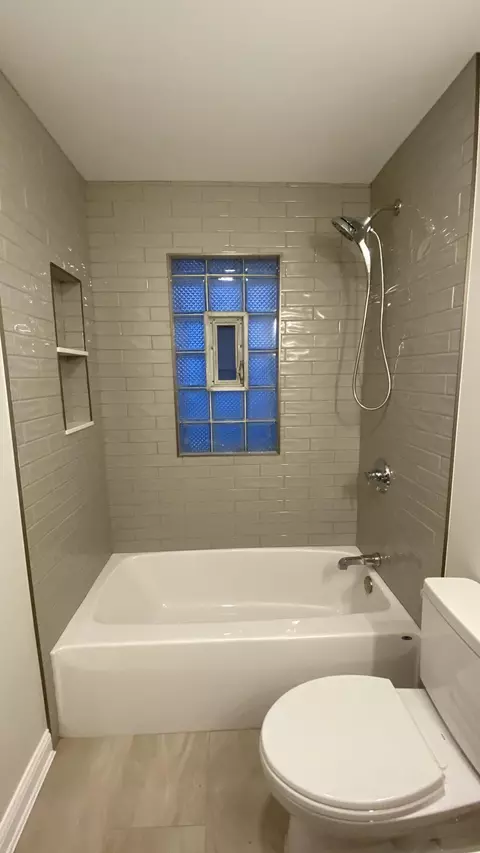 Bath - 408 N Griffith Blvd, Griffith, IN 46319 photo 2 of 16