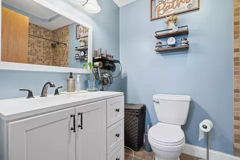 Bath - 401 N Lillian St, Griffith, IN 46319 photo 2 of 3