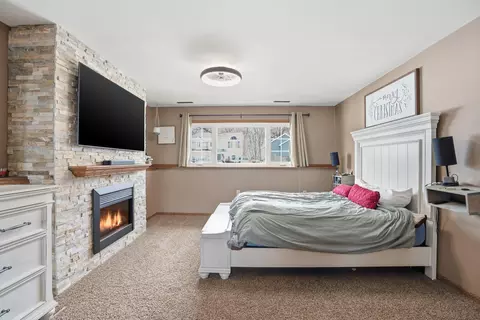 Bedroom - 401 N Lillian St, Griffith, IN 46319 photo 4 of 4