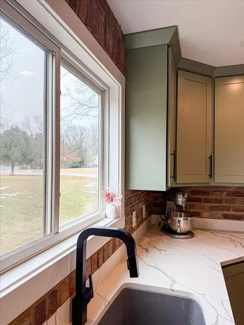 Kitchen - 8183 Old Oak Dr, De Motte, IN 46310 photo 5 of 8