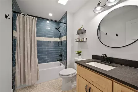 Bath - 8183 Old Oak Dr, De Motte, IN 46310 photo 6 of 10
