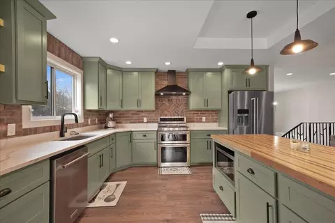 Kitchen - 8183 Old Oak Dr, De Motte, IN 46310 photo 1 of 8