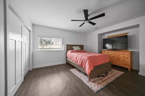 Bedroom - 8183 Old Oak Dr, De Motte, IN 46310 photo 3 of 3