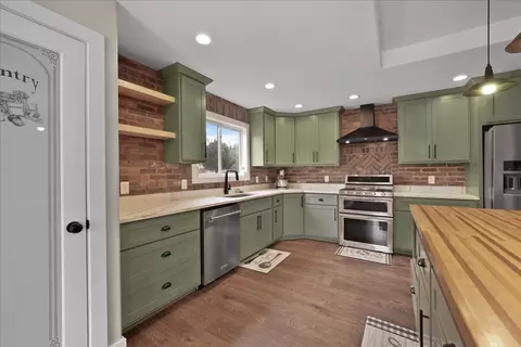 Kitchen - 8183 Old Oak Dr, De Motte, IN 46310 photo 3 of 8