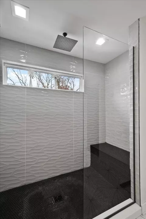 Bath - 8183 Old Oak Dr, De Motte, IN 46310 photo 3 of 10