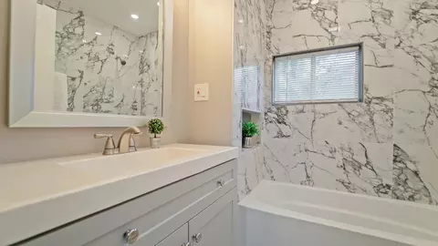 Bath - 845 Floyd St, Gary, IN 46403 photo 1 of 4