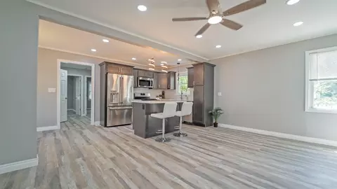 Entry Way - 845 Floyd St, Gary, IN 46403 photo 3 of 5