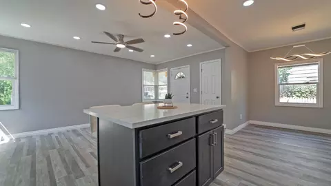 Entry Way - 845 Floyd St, Gary, IN 46403 photo 4 of 5