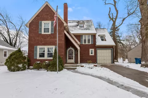 109 Elmwood Pl, Crown Point, IN 46307