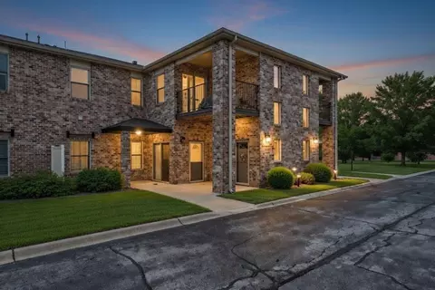 1346 Parke Dr, Crown Point, IN 46307