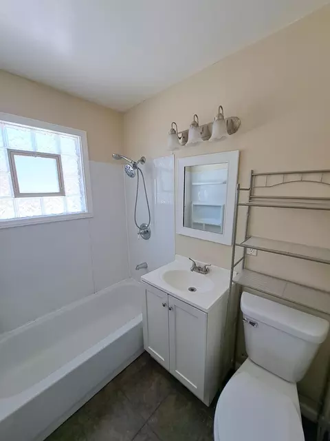 Bath - 550 S Wayne St, Gary, IN 46403 photo 1 of 1