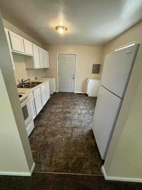 Kitchen - 550 S Wayne St, Gary, IN 46403 photo 2 of 3