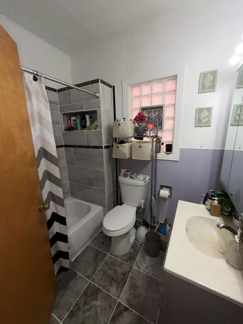 Bath - 1623 Central Ave, Whiting, IN 46394 photo 2 of 7