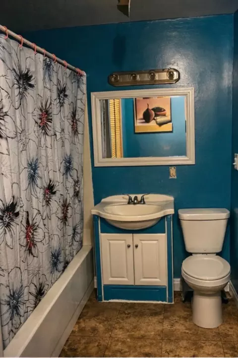 Bath - 5617 E 13th Pl, Gary, IN 46403 photo 1 of 1