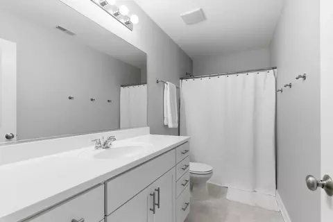 Bath - 13181 Taft St, Crown Point, IN 46307 photo 4 of 5