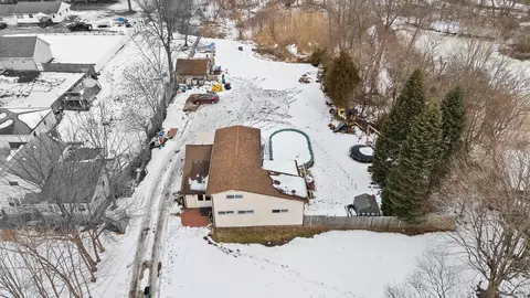 214 Woodlawn Ave, Chesterton, IN 46304
